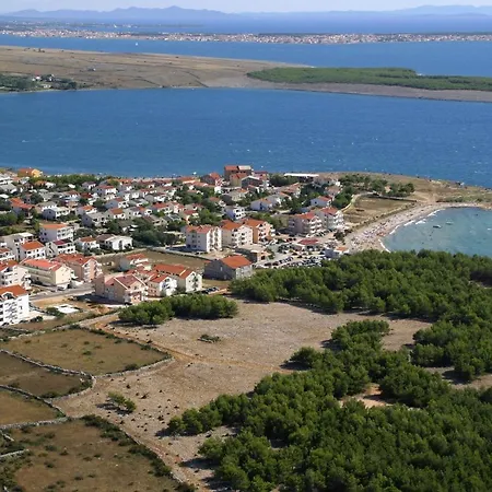 Apartment Apartments By The Sea Povljana, Pag - 6561 *